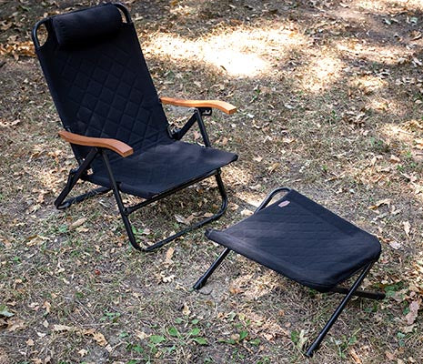 クライマックスローチェアのために作ったオットマンだから、チェアの幅と高さにピッタリサイズ