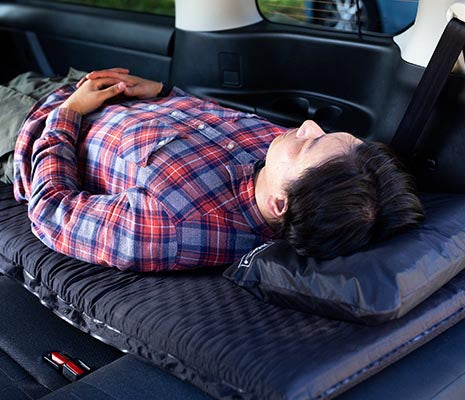 高さ8cmサイズは車中泊にもおすすめ(※車内サイズをご確認の上ご使用ください)