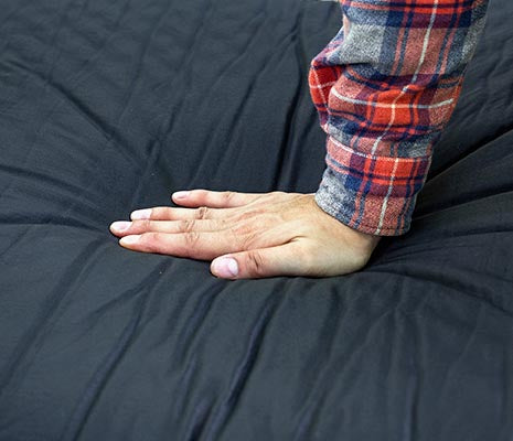 身体を押し返す力「反発弾性率」が高い、高反発ウレタンフォームを採用