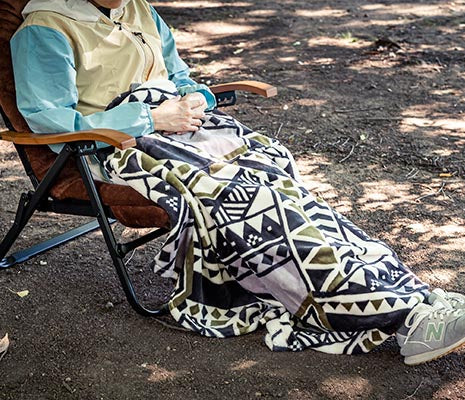 別売の「難燃ブランケット」と一緒に使って暖かさUP