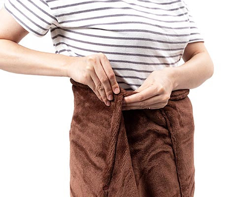 スナップボタン付きで腰に巻くことが可能