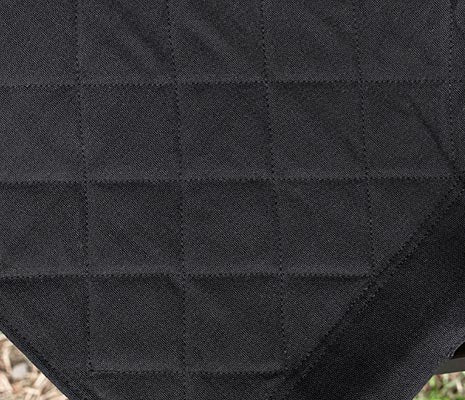 肌触りがよく火の粉にも強いコットン生地を採用