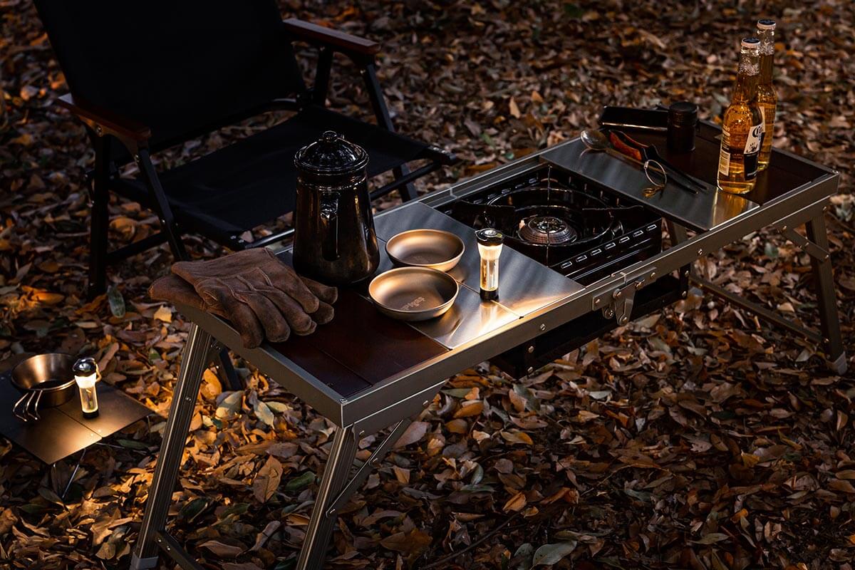 シックなキャンプサイトを彩る、調理も可能なIGT対応テーブル「LIT TABLE」