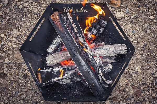 無骨な焚き火台