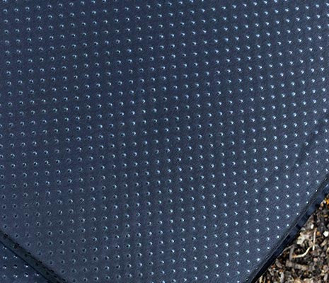 マットがずれにくい背面加工