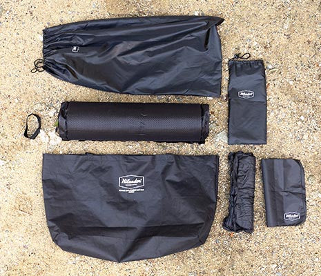 セット内容はマット本体・収納バンド・枕＆枕カバー・収納袋・トートバッグが付属