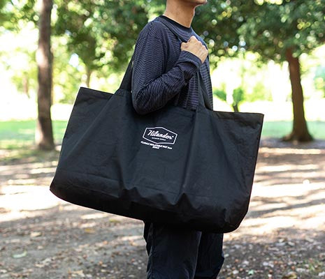 収納も持ち運びもしやすい大型トートバッグ付き