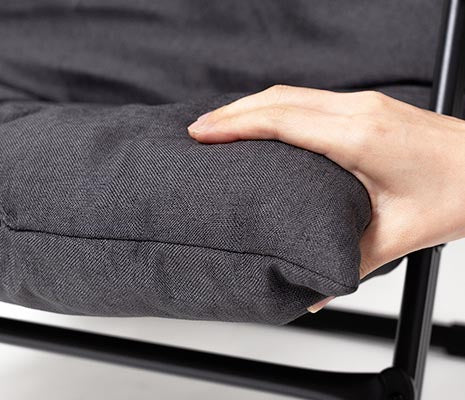 中綿たっぷり600g。厚み最大10cmで底付き感なし