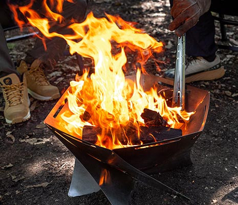 通常サイズよりも薪を多く入れることが出来る為、炎もより大きくなり暖房効果もUP