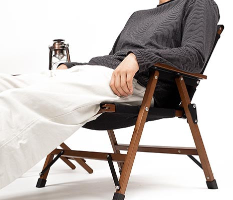 座面と背面の間の生地の隙間を無くし、背後からの冷気を遮断。体をしっかり包み込むため、座り心地も抜群