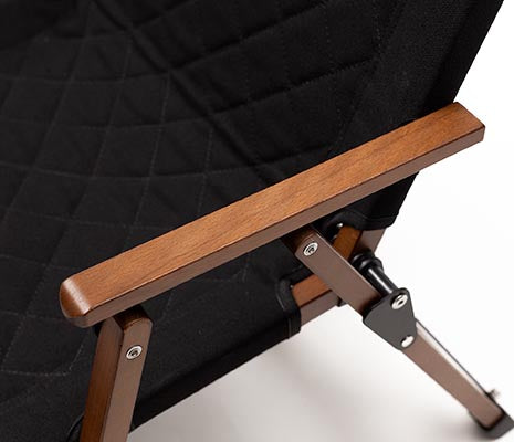 本体フレーム素材には、極めて強度が高く、耐久性に優れたブナ材を採用