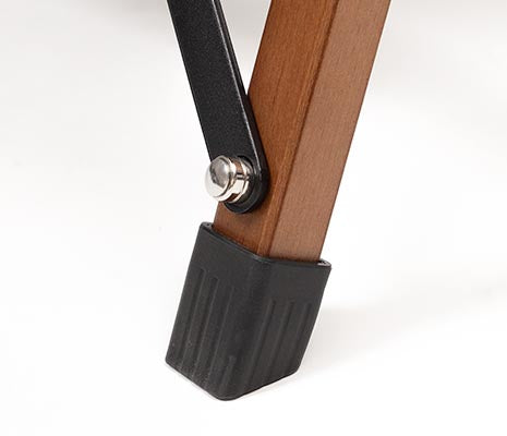 脚部に保護キャップがついているため、野外でも接地面の傷を気にせず使用可能