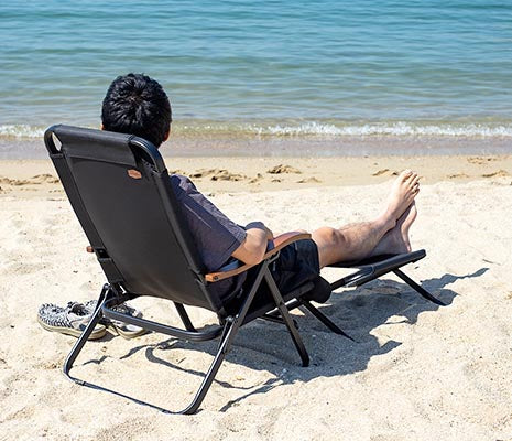クライマックスローチェアMESHと組み合わせれば、夏のキャンプサイトがリゾート地に変身