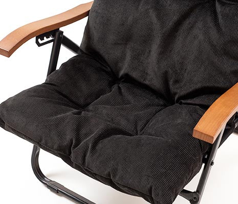 温かみのある落ち着いた雰囲気のコーデュロイ生地を採用したチェアカバー