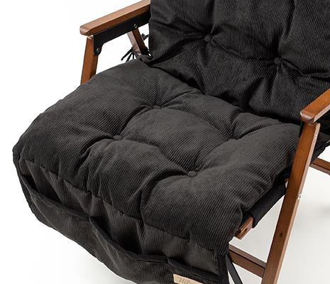 温かみのある落ち着いた雰囲気のコーデュロイ生地を採用したチェアカバー