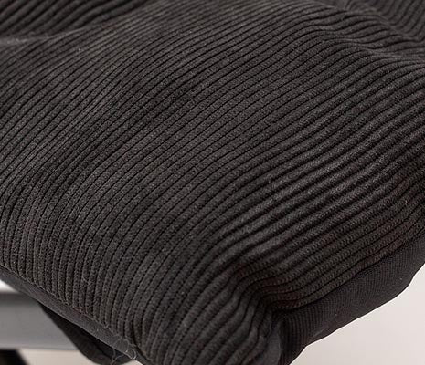 被せるだけで、オットマンにさらなるくつろぎをプラス